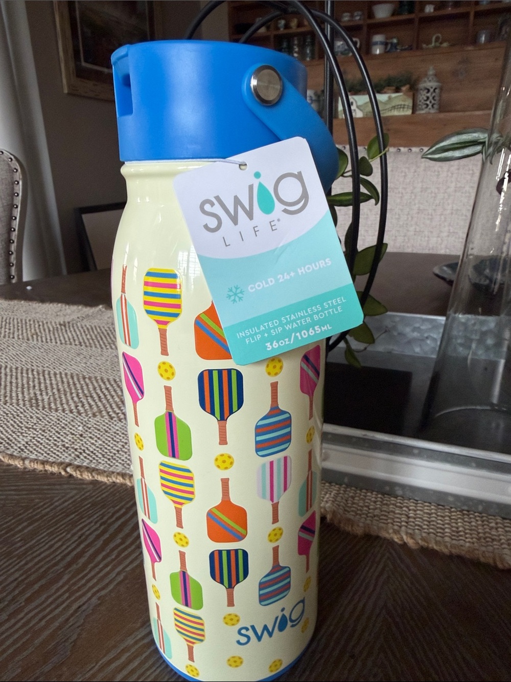 Swig Life Insulated Water Bottle in Cream with Blue Lid